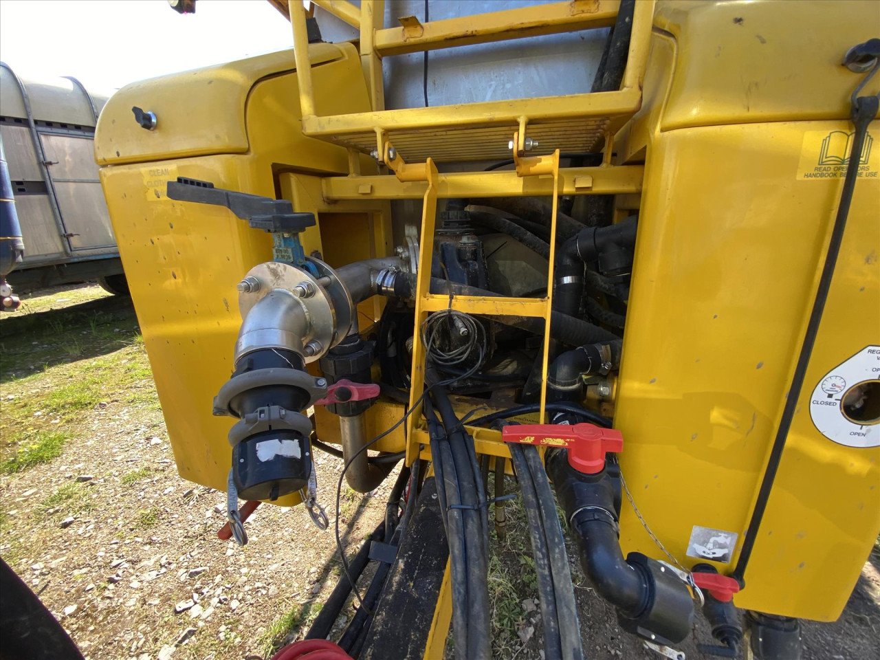 6000 LITRE FERT SPREADER