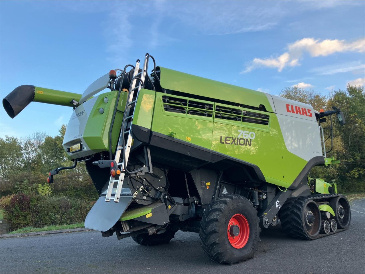 LEXION 760TT C/W V1050 CUTTERBAR