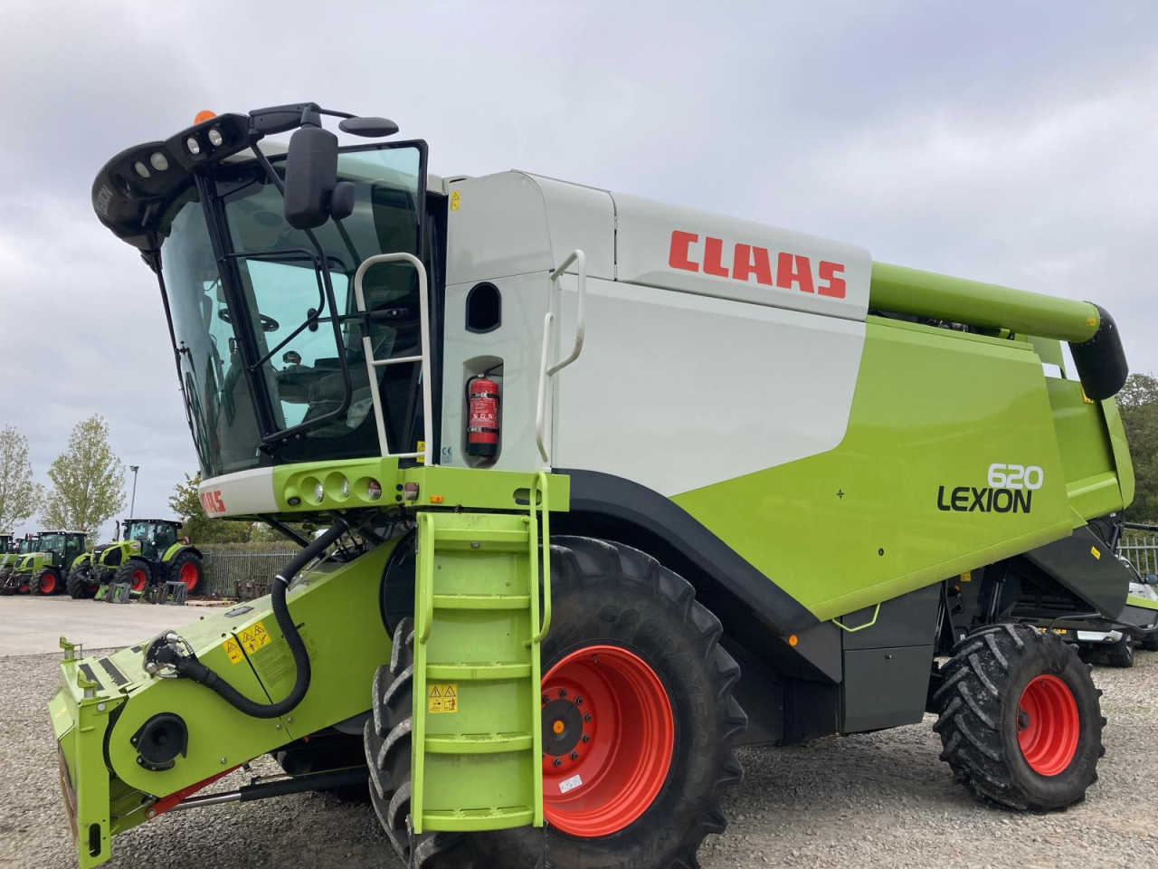 USED 2015 LEXION 620 C/W V620 C/BAR