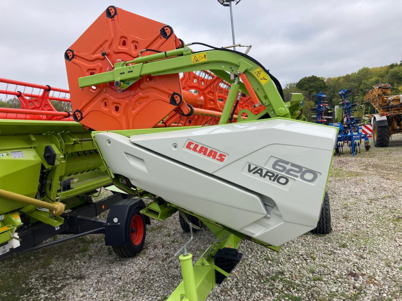 USED 2015 LEXION 620 C/W V620 C/BAR