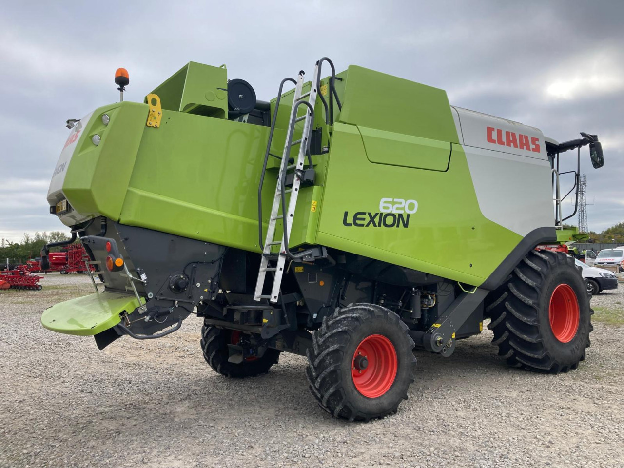 USED 2015 LEXION 620 C/W V620 C/BAR