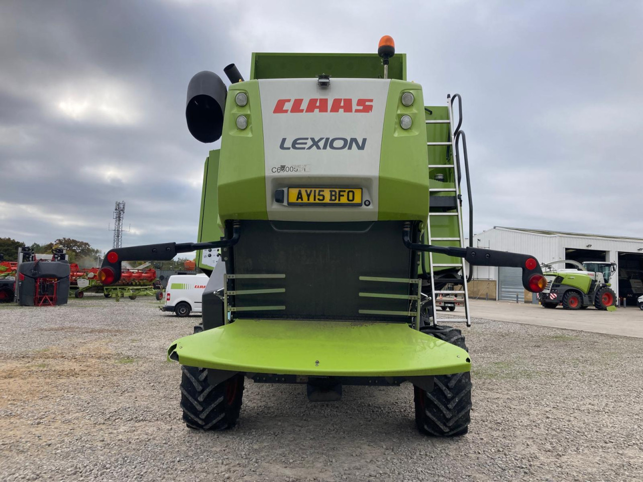 USED 2015 LEXION 620 C/W V620 C/BAR