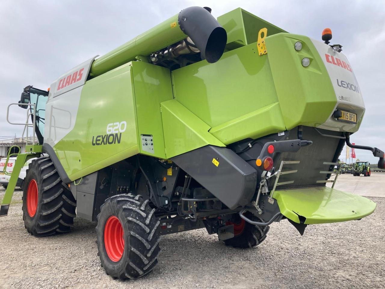 USED 2015 LEXION 620 C/W V620 C/BAR