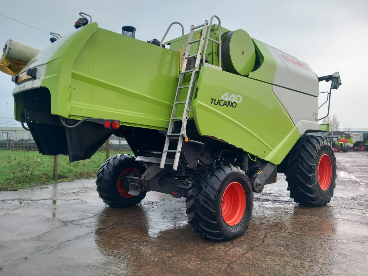 USED TUCANO 440