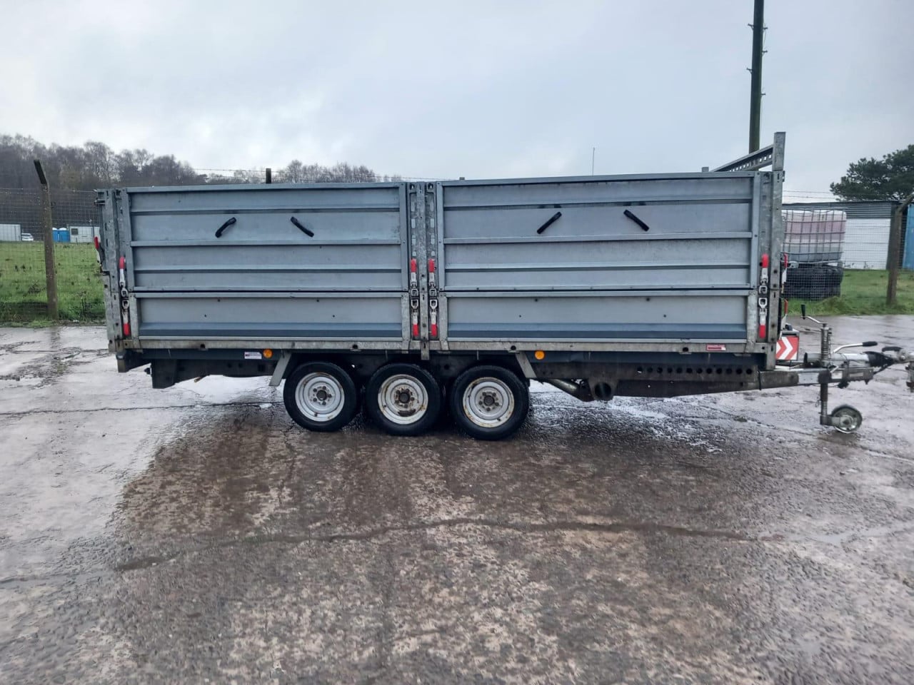 4M X 2M TRI AXLE