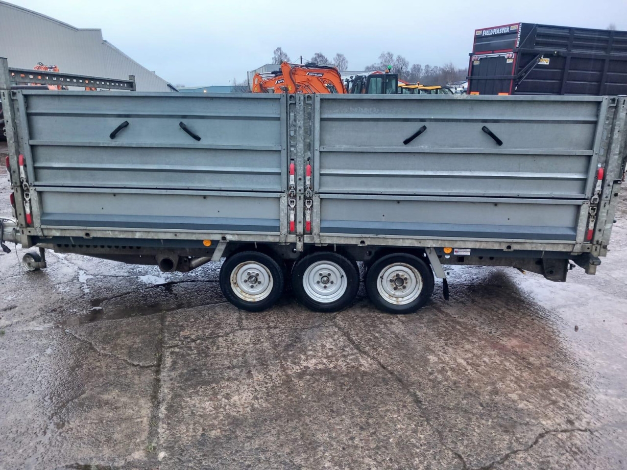 4M X 2M TRI AXLE