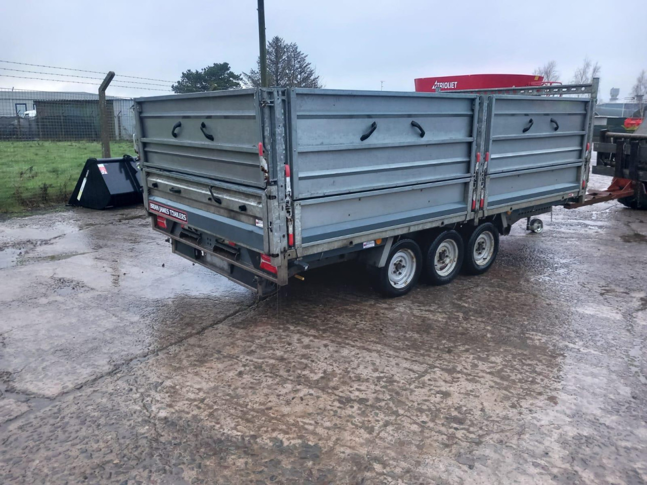 4M X 2M TRI AXLE