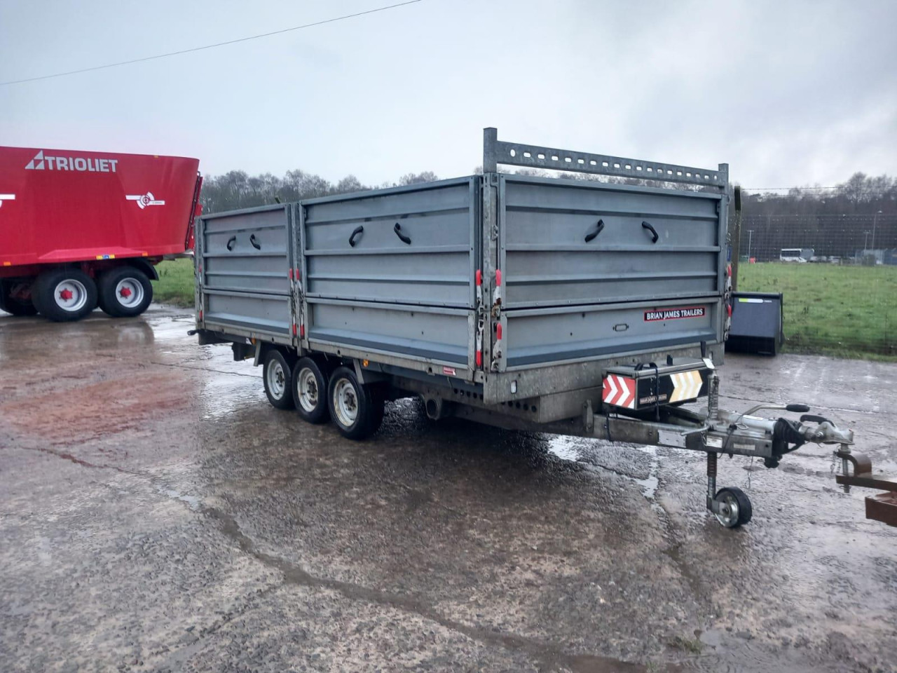 4M X 2M TRI AXLE