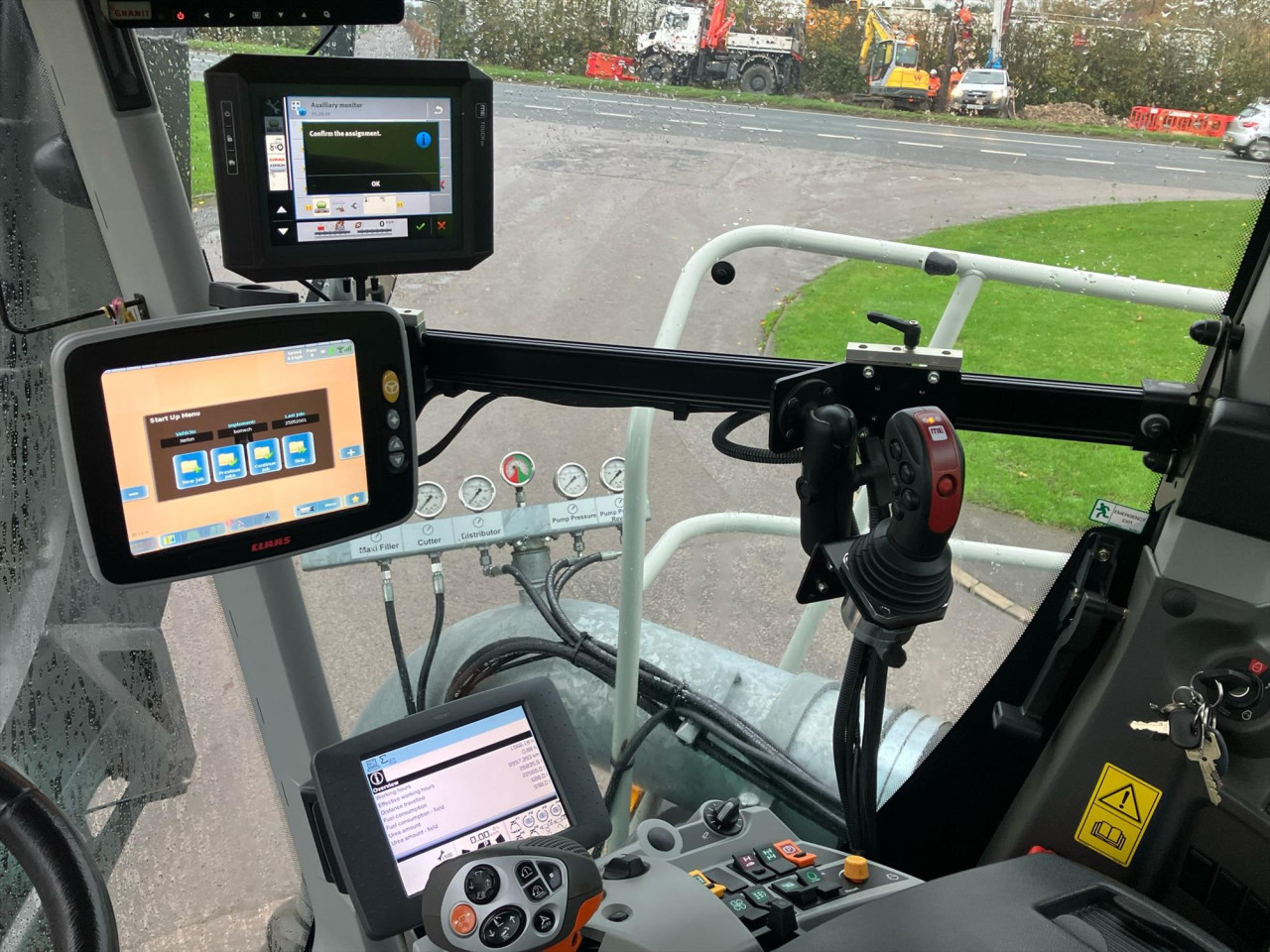 XERION 4000 SADDLETRAC WITH KAWECO 16000 L TANK