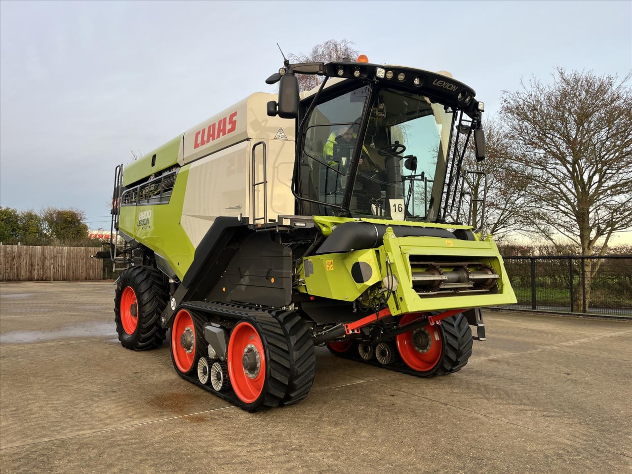 LEXION 8800TT C/W V1380 VARIO CUTTERBAR (53602033)