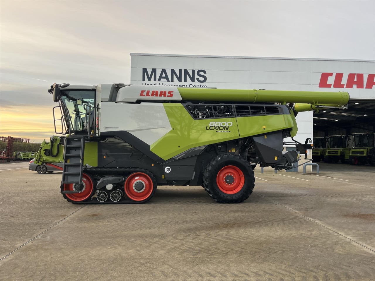 LEXION 8800TT C/W V1380 VARIO CUTTERBAR (53602033)