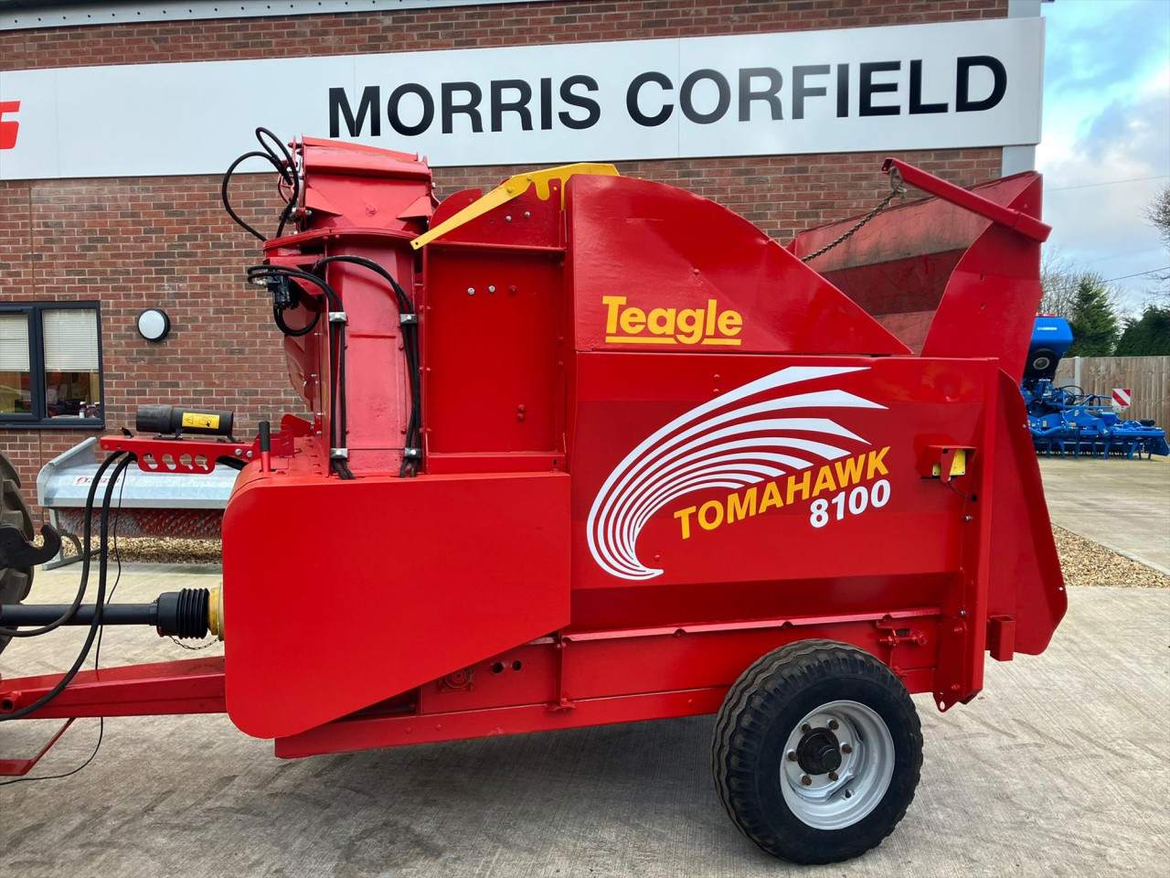 8100SC TOMAHAWK BEDDER/FEEDER