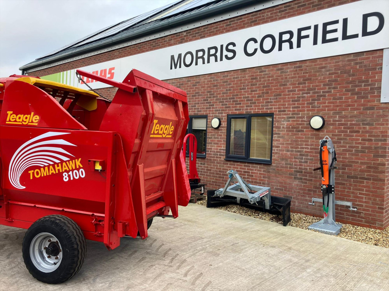 8100SC TOMAHAWK BEDDER/FEEDER