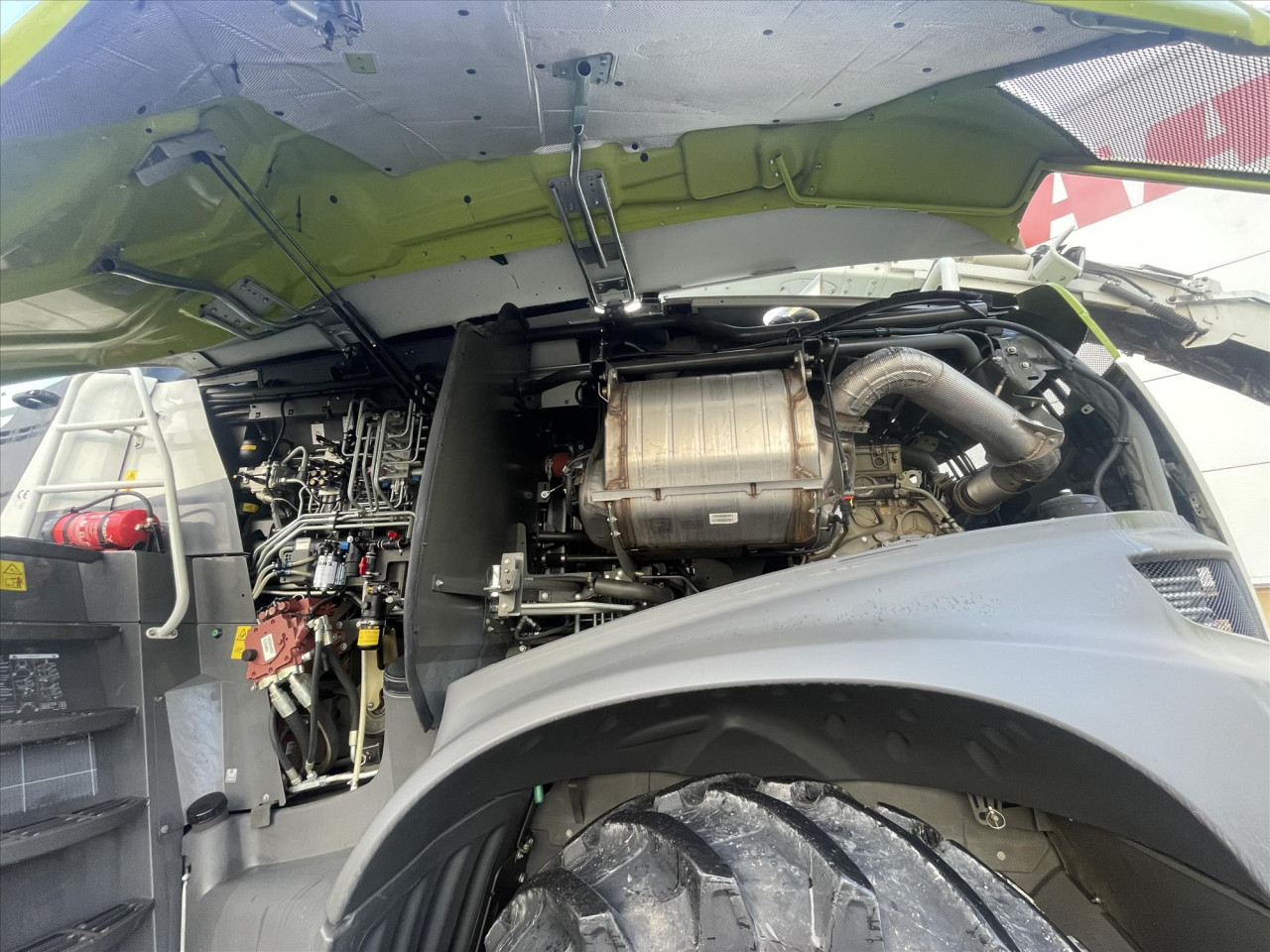 JAGUAR 950 STAGE V 4WD