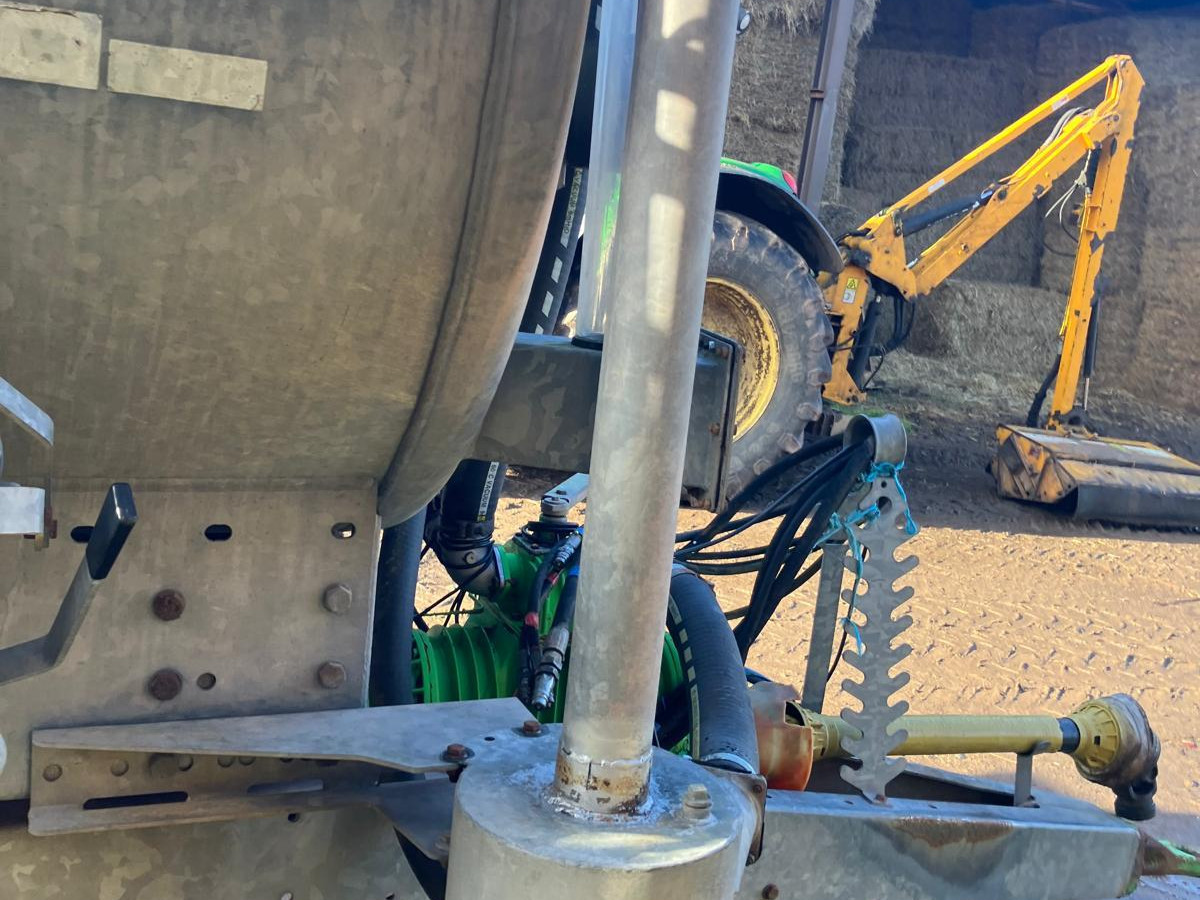 8dec9118-fdab-43e4-9b0e-c59b9ccc6978