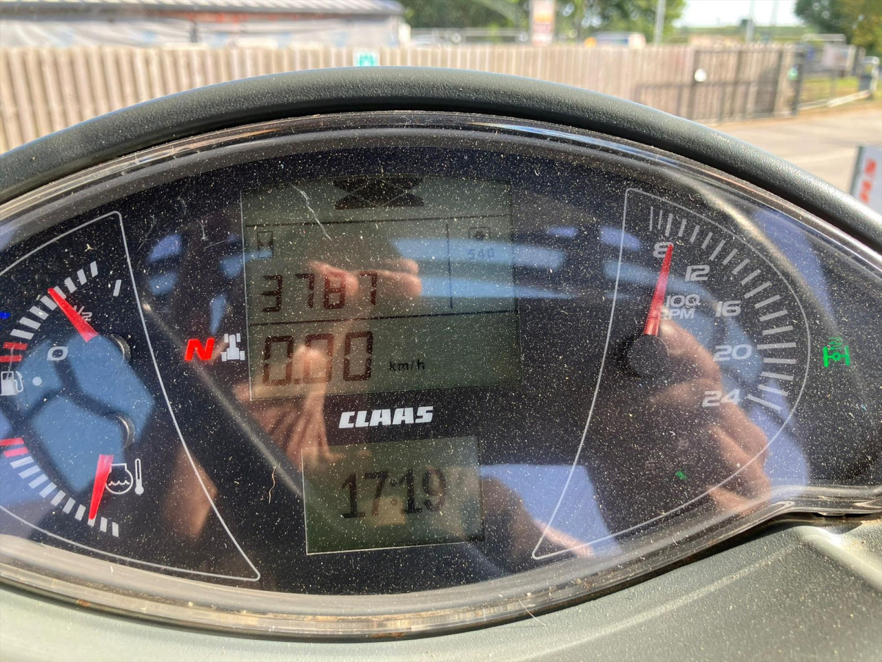 0a2ec070-b9d7-45a9-a359-fea8340d3a2f