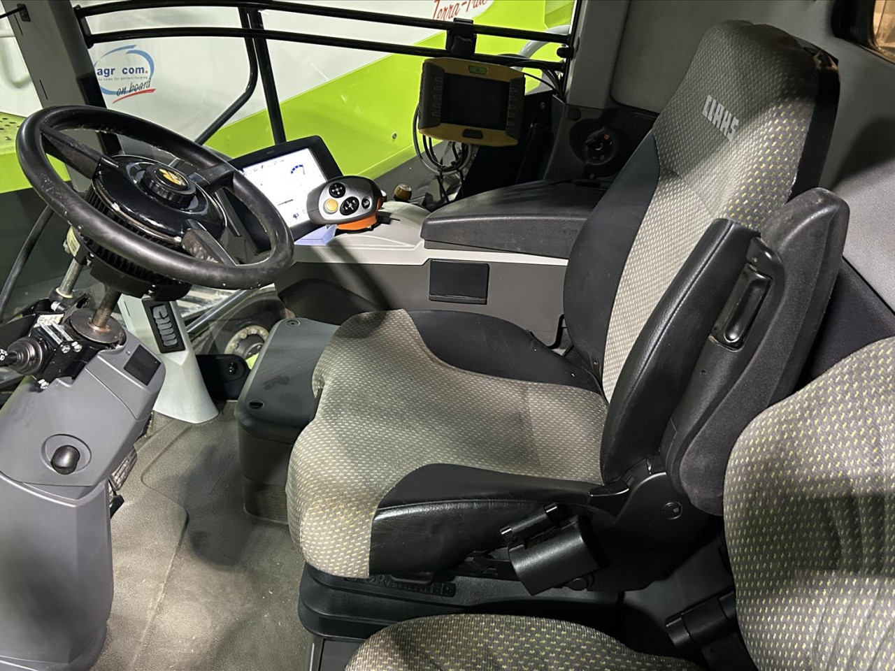 f681588b-4b6b-4dd9-8b7a-3652382ec357