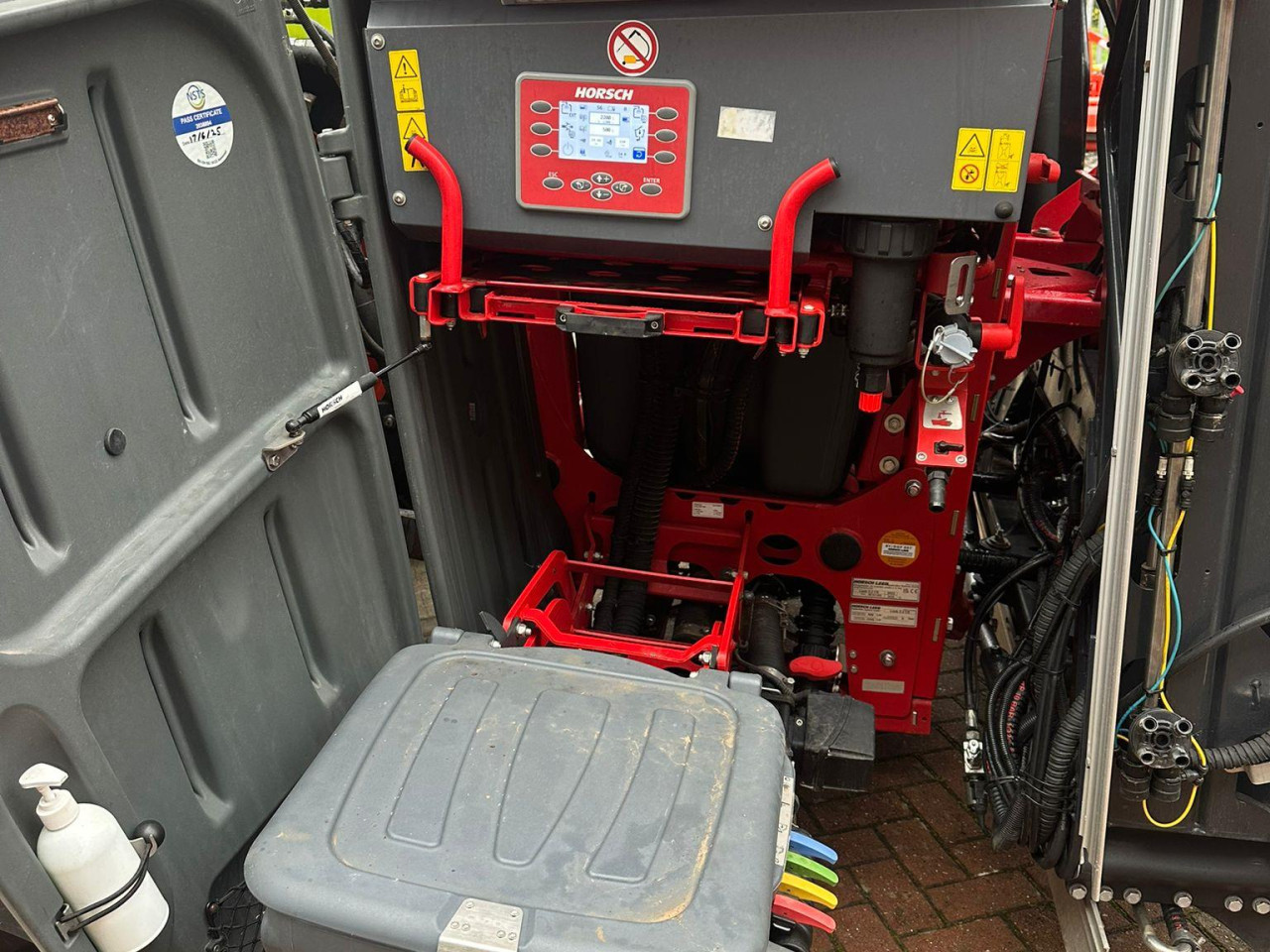 f609ec3f-d2e5-40e4-b337-16e6f0a68ddd