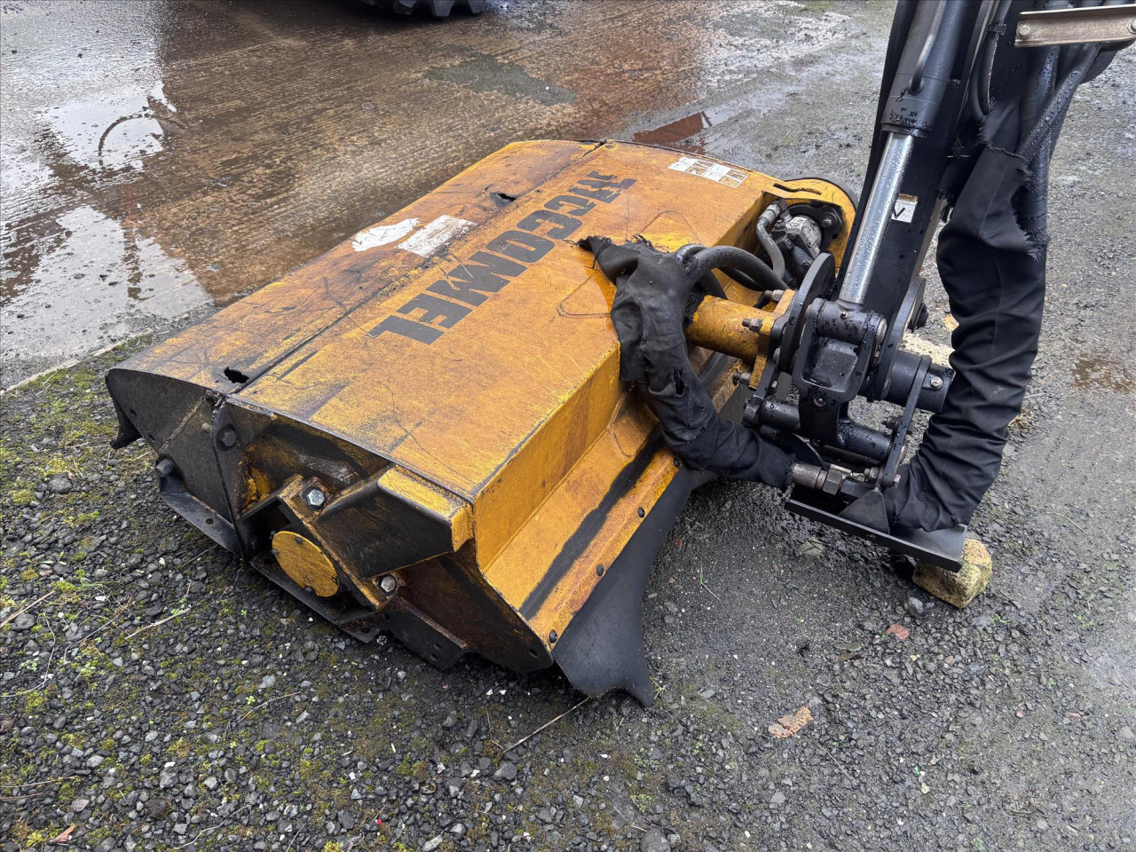 fadc89a5-8f3c-495d-ad01-baf855e84841