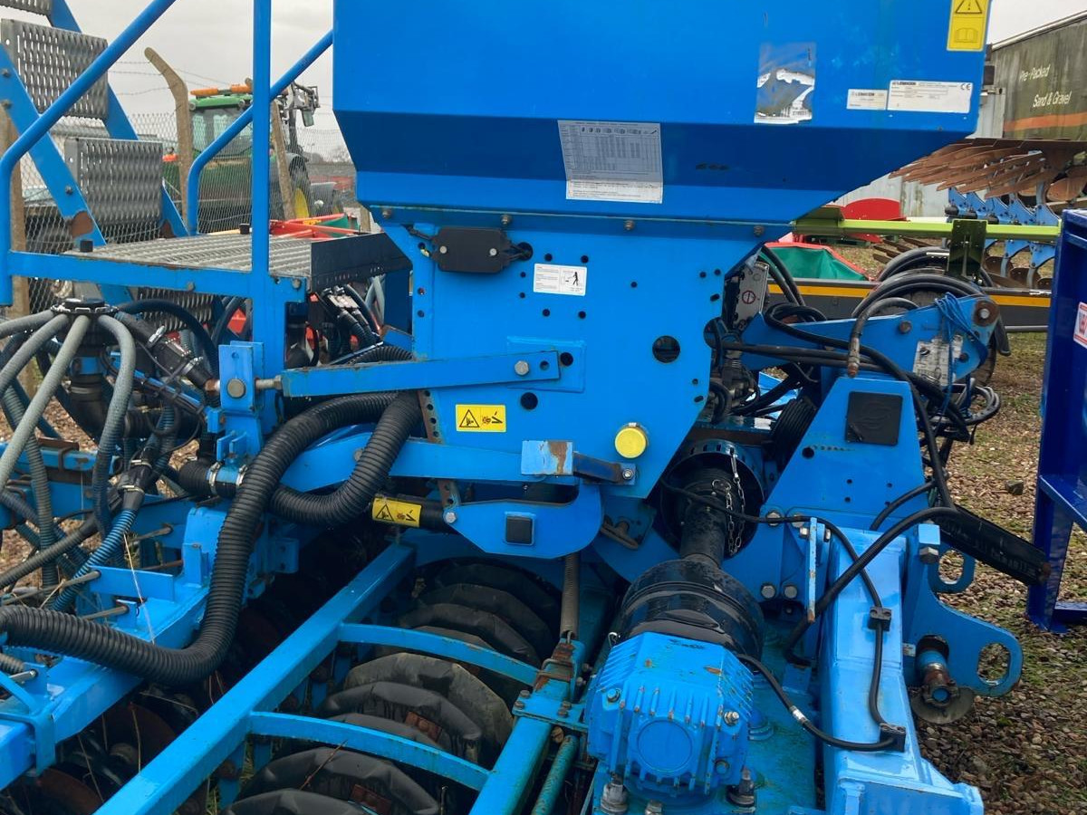 e7086938-70c7-48be-99ae-a909637ae107