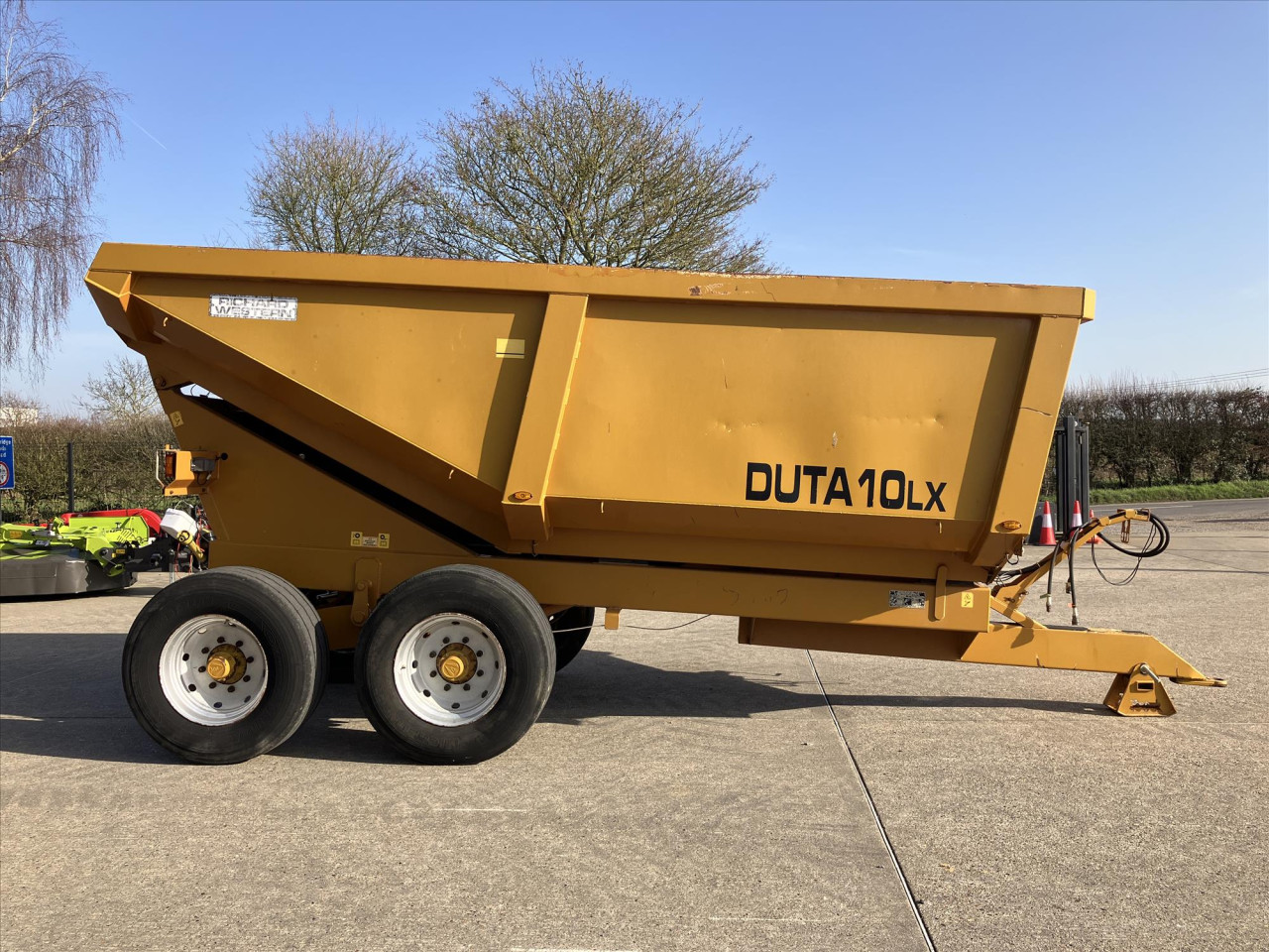 999a51b3-548f-4480-b195-7873db40dbe6