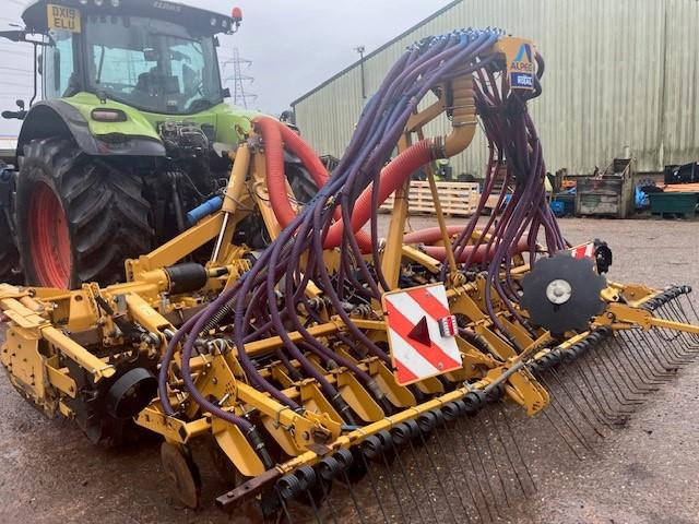 4e5692b7-3e99-4951-a414-b5e51dc3b267