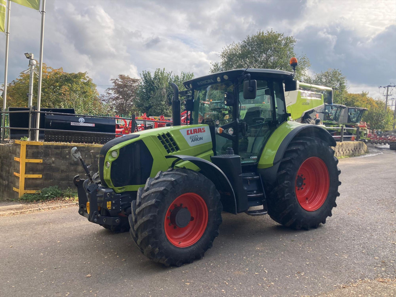 Claas tractor for sale in Luton, Bedfordshire — photo 2