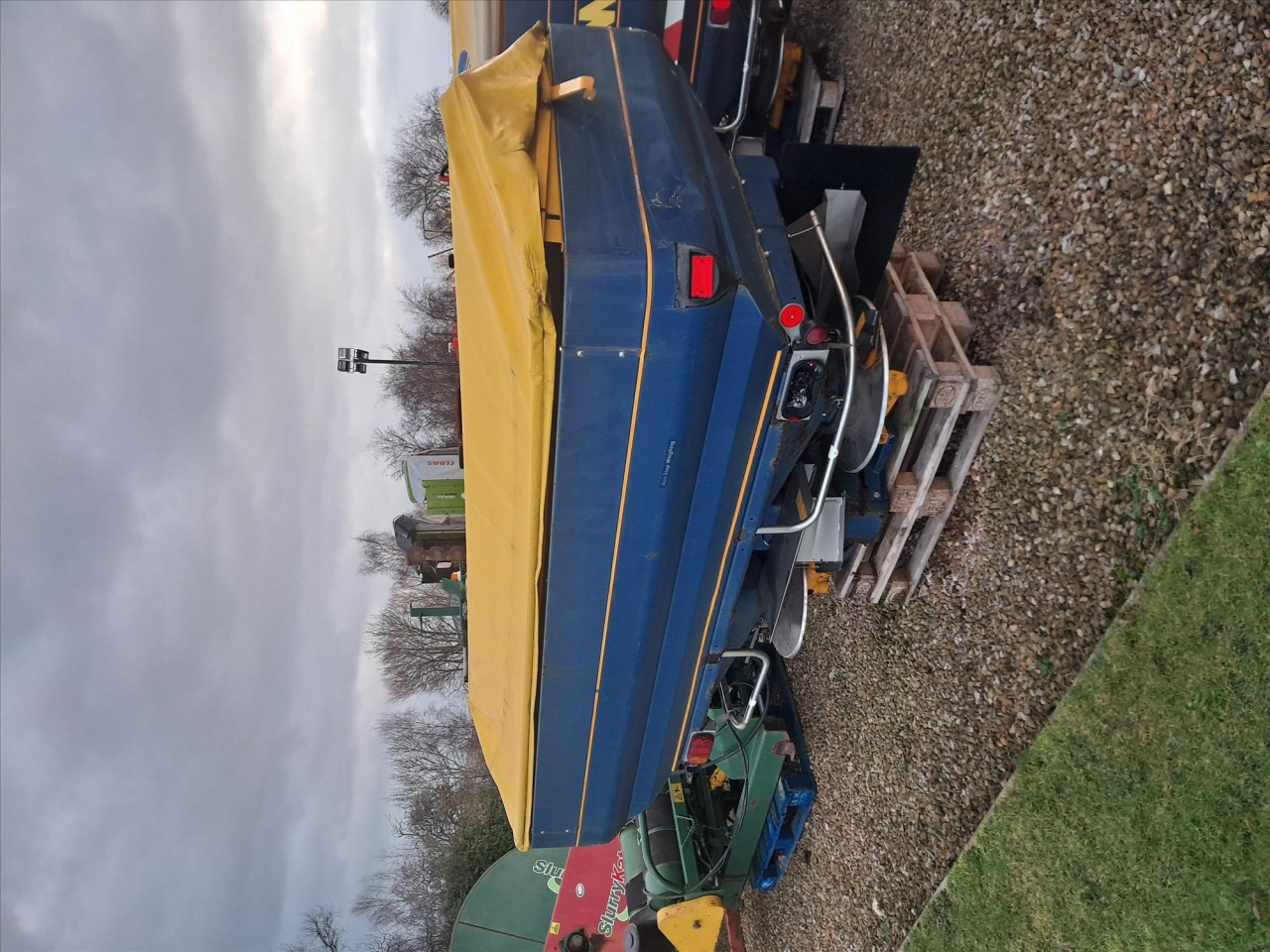 e6b88388-d857-4904-9656-00b12253ce5d