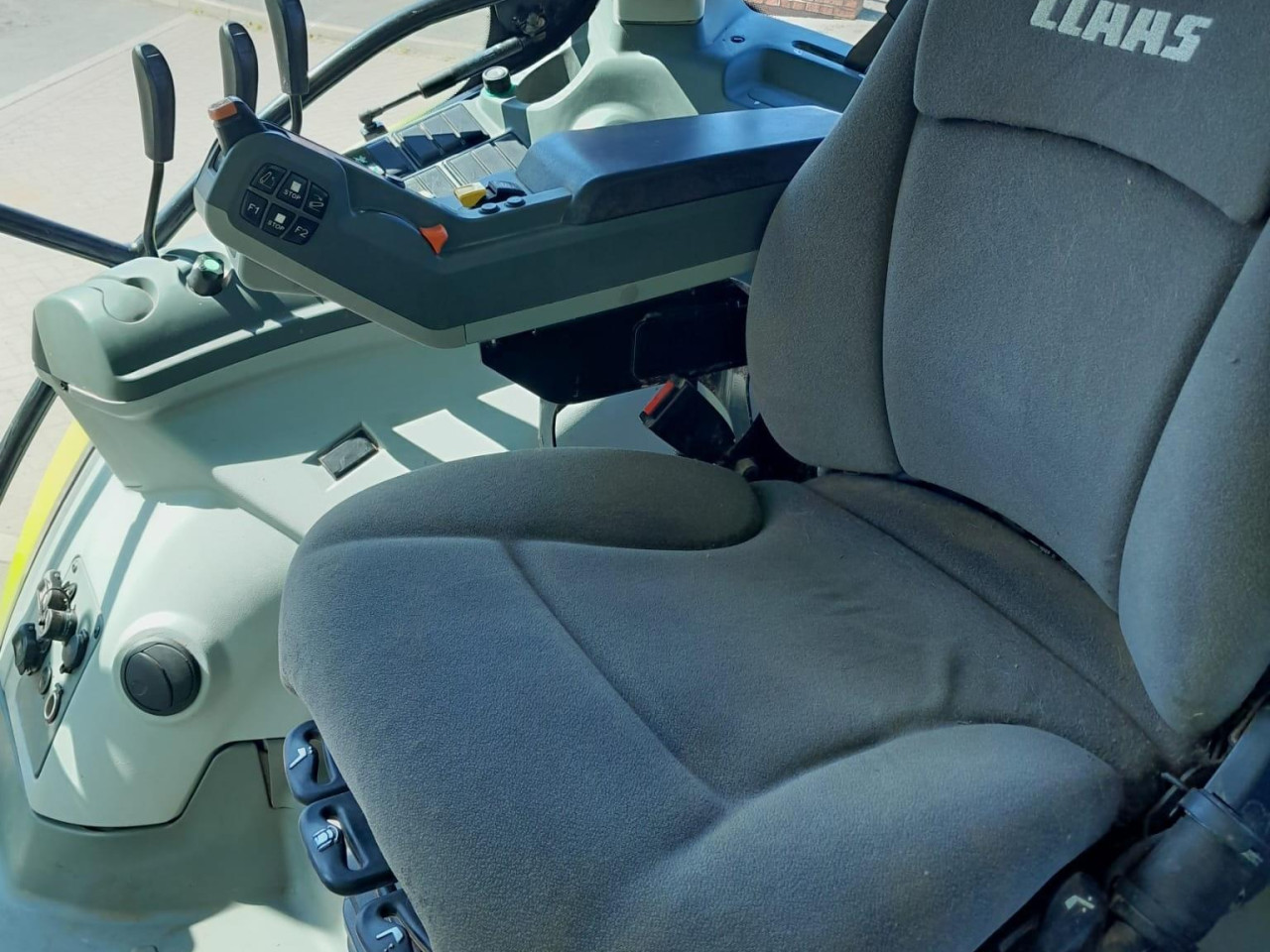 6b6e9db9-4fff-4524-82b0-0b7651d80ae5