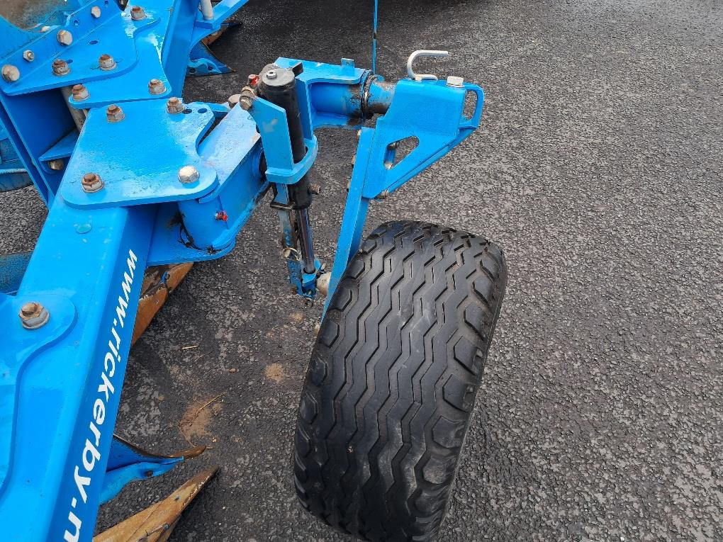 ea1981f5-d257-475f-adc9-78309440cafa