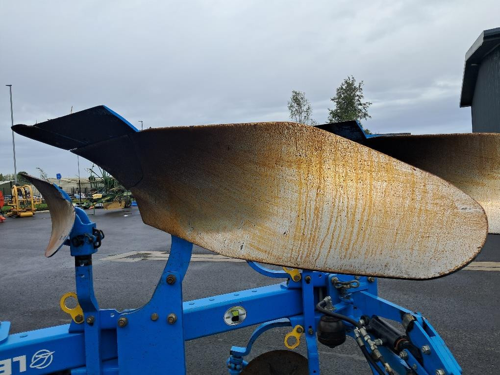 06067737-681b-495e-bb4f-dd2367dc05e3