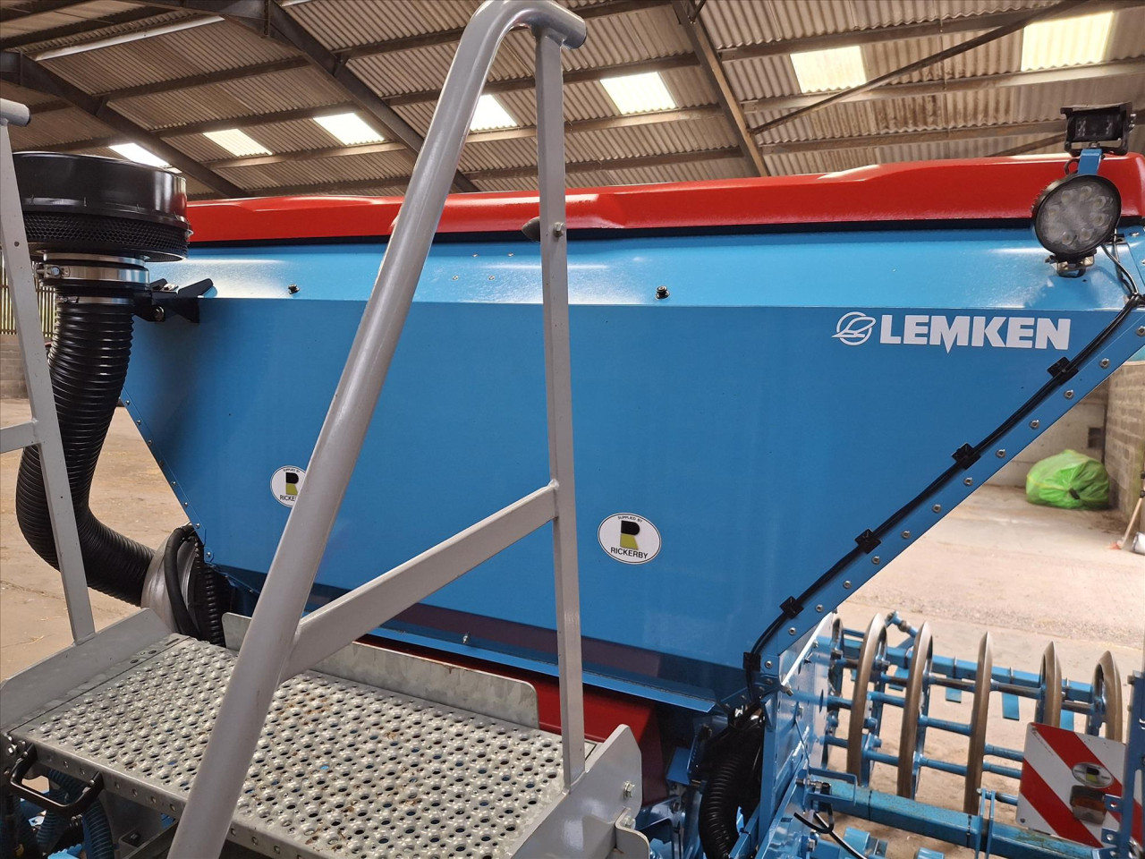 3e42707f-8fcb-403d-8cb1-a63cf1d9393f