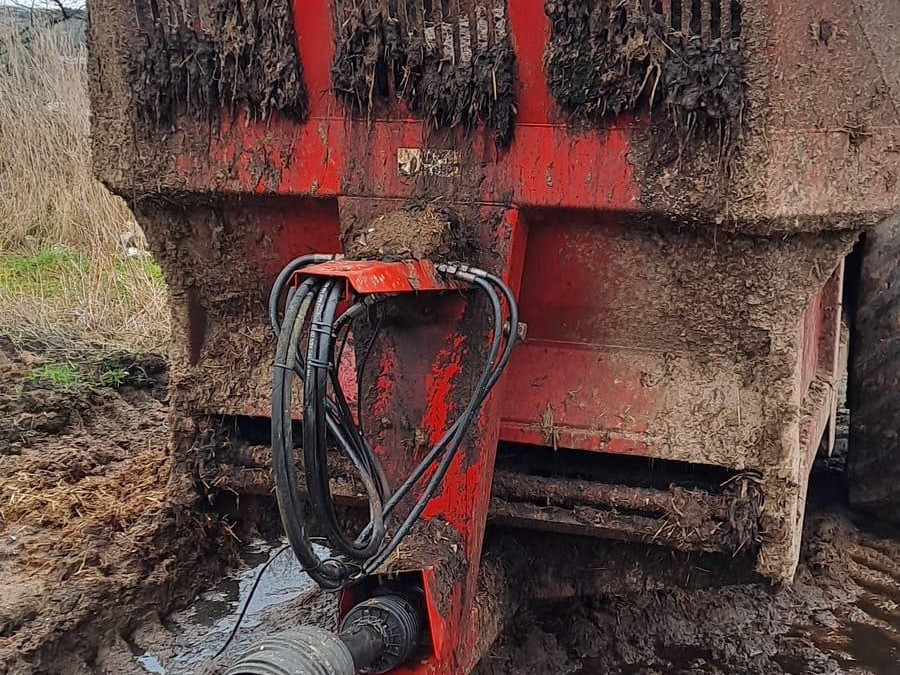 f8ec51eb-1b1a-44da-9e51-c650824d0e8f