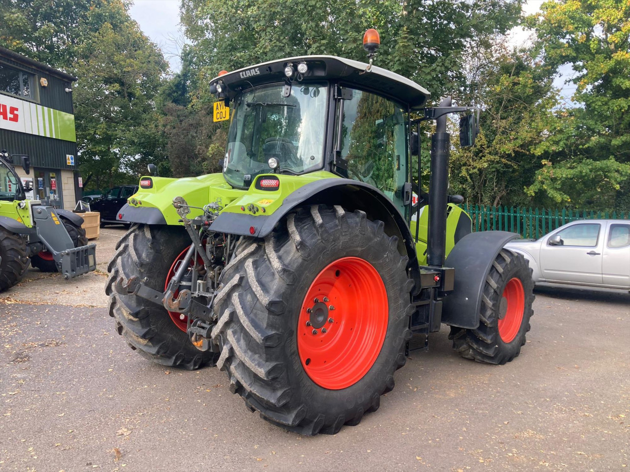 Claas tractor for sale in Luton, Bedfordshire — photo 9