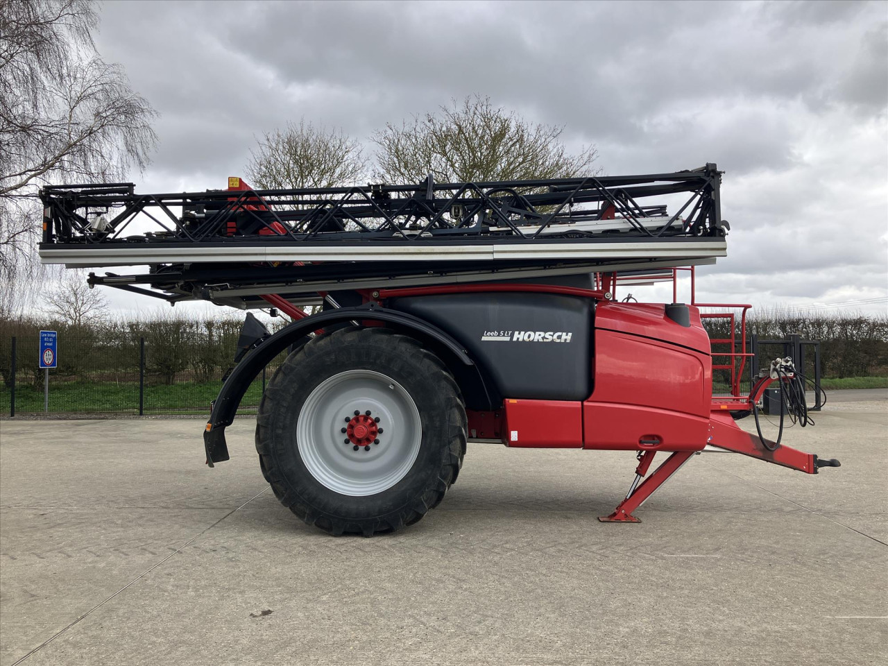 33f7c856-0fca-4949-9f5a-64f98e3720e6