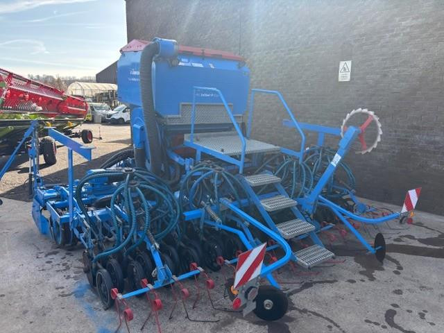 071116a3-914f-499b-920e-e81a46b3755f