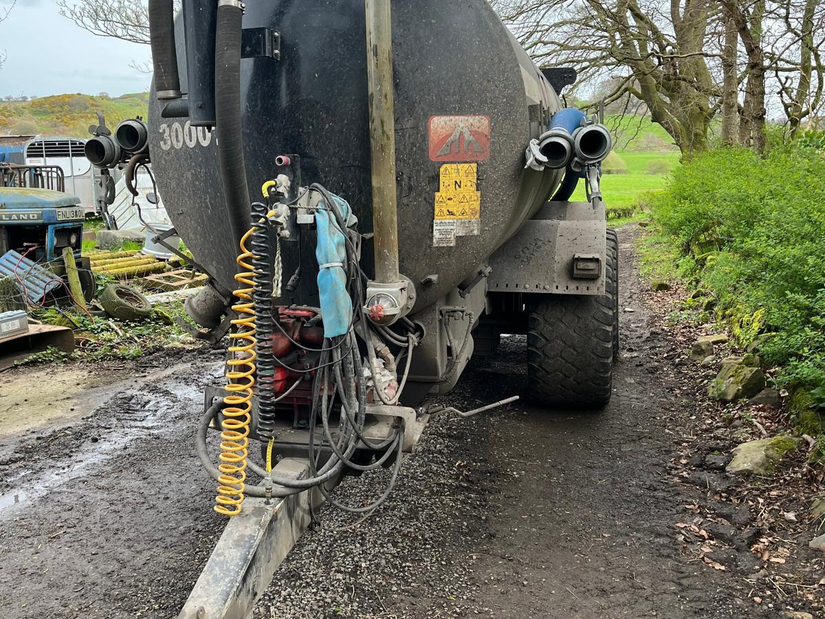 8e2fbec3-3325-4cc0-8a9f-263c2d0f3627