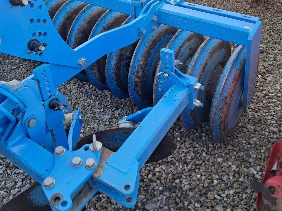 b3313b04-ce67-406b-a509-f6702910d347