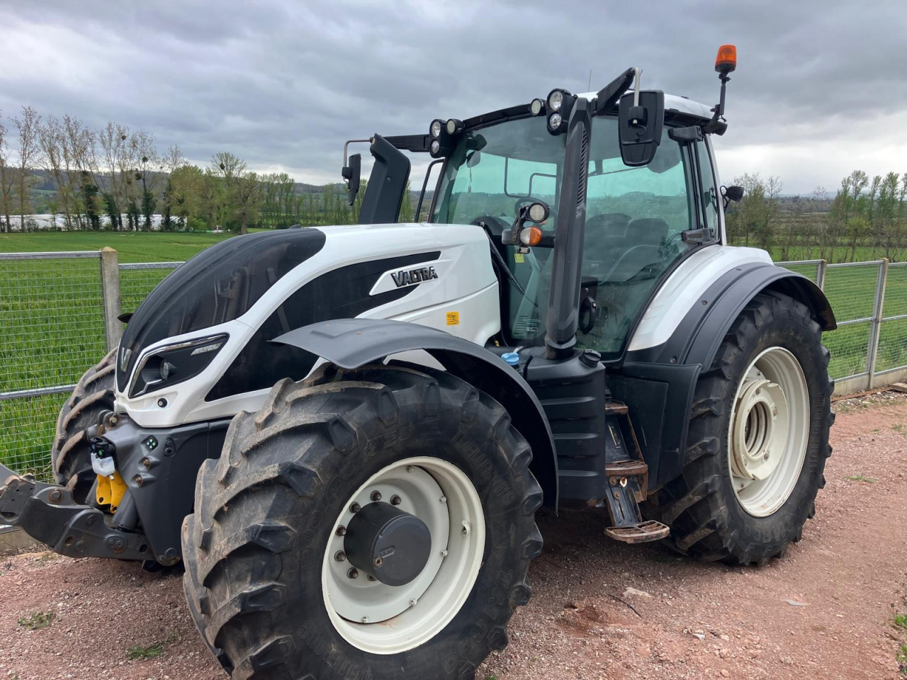 251cb664-a168-45d1-93d6-fcd986b4df39