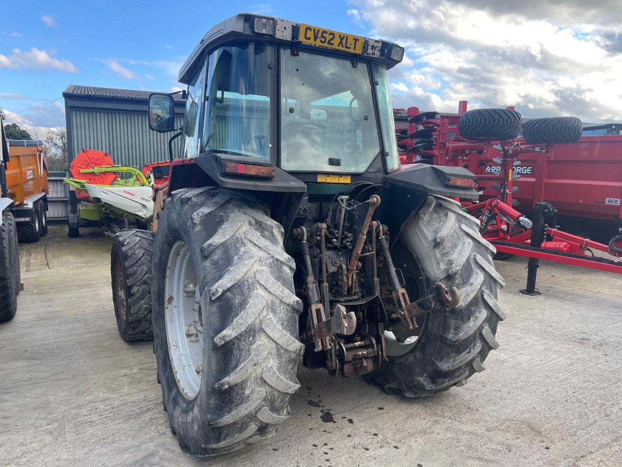 Massey Ferguson tractor for sale in Luton, Bedfordshire — photo 7