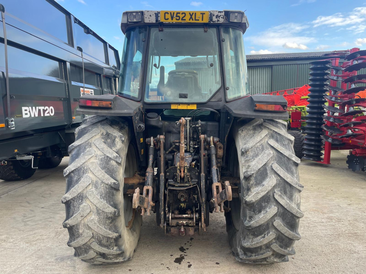Massey Ferguson tractor for sale in Luton, Bedfordshire — photo 9