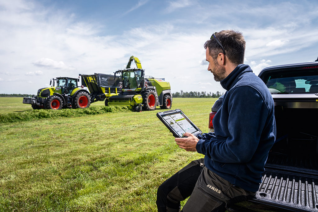 Image showing CLAAS connect in use